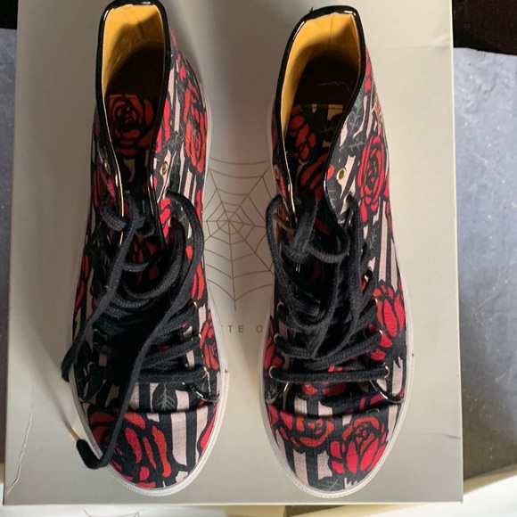 🎉Host Pick✨Charlotte Olympia Multicolor/Rose Print Canvas HighTop Sneakers SZ38 - Picture 5 of 14
